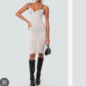 Size LARGE Edikted Dori Lace Body-Con Dress